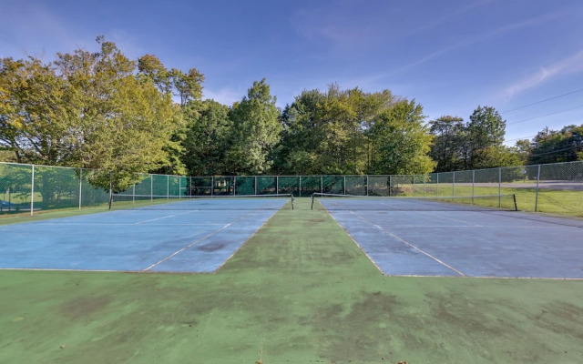 Home w/ Deck & Community Pool in Tobyhanna!