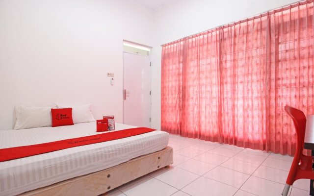 RedDoorz near Terminal Tirtonadi