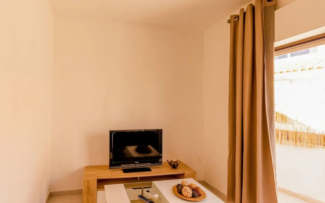 Charming 2-bed Apartment in Armacao de Pera