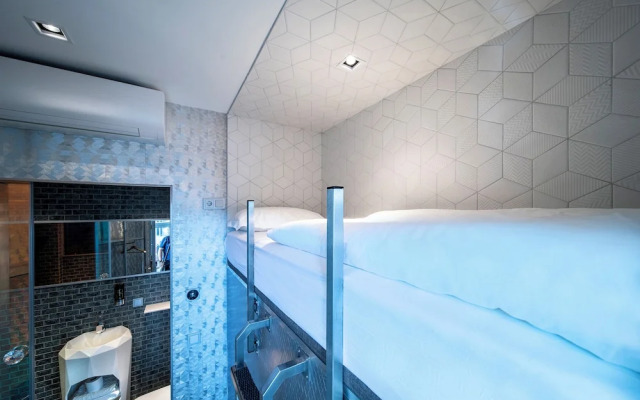 Diamond Capsule Hotel Amsterdam South