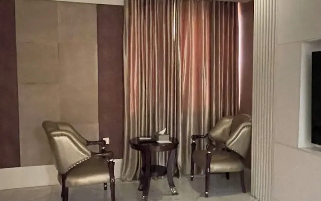 The Palms Hotel