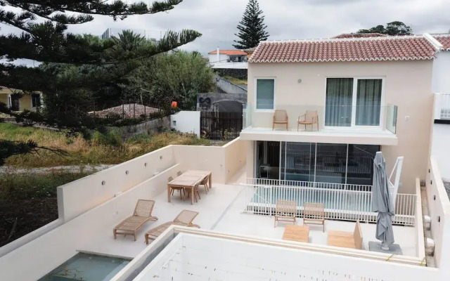 Silveira Bay Lounge Retreat
