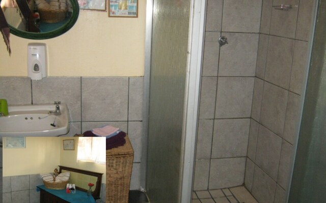 Terrylin Backpackers - Adults Only