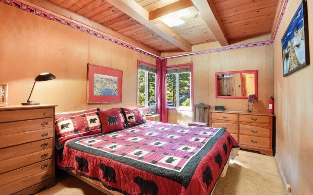 7 Minute Walk to Beach Chambers Landing Chalet
