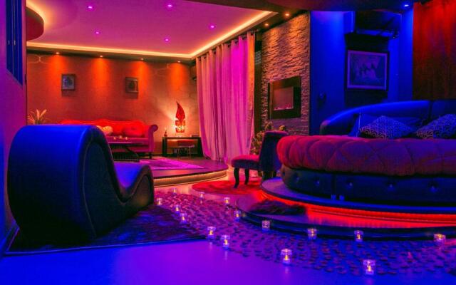 L'Insolite Spa Privatif ''Suite Luxueuse-Jacuzzi"