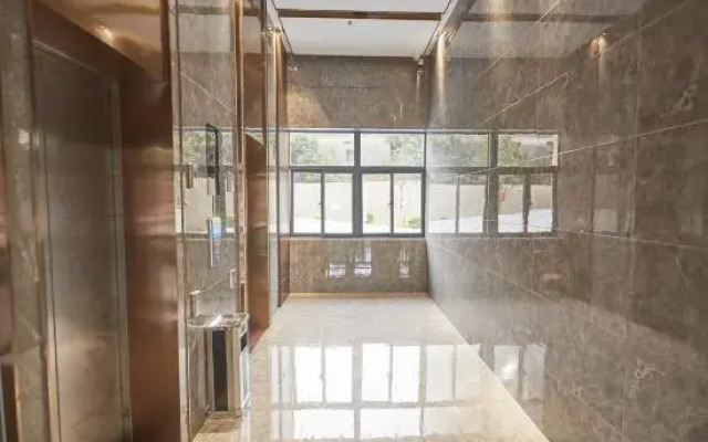 Qiaojun Hotel (Zhanjiang Dingsheng Plaza Luchuan Avenue Middle)