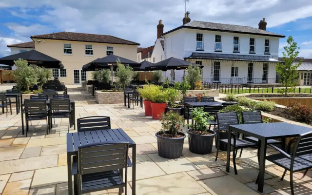 The Oakwood Hotel by Roomsbooked