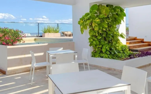 Exclusive 5th Ave Apt with Private Pool