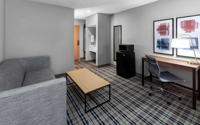 AmericInn by Wyndham Eagle River Downtown
