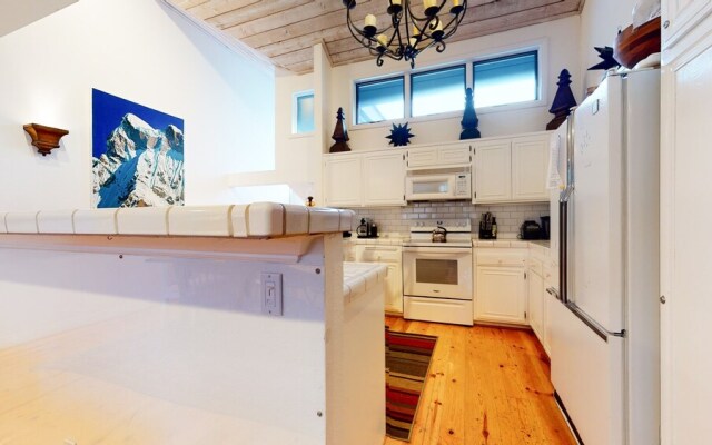 Snowcreek Iii #420 3 Bedroom Condo by RedAwning