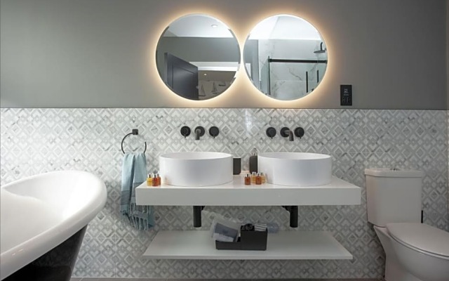 Leader, Maritime Suites