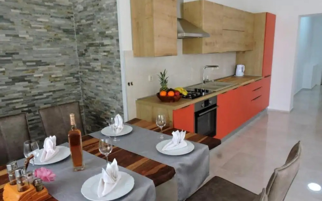 Luxury Beachfront Apartment, Sea Pearl
