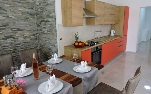 Luxury Beachfront Apartment, Sea Pearl