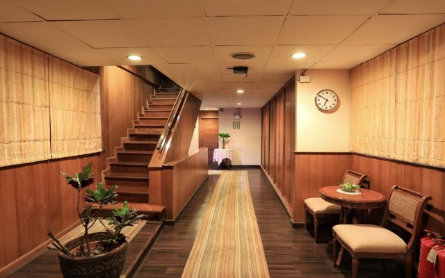 Travel Lodge Suriwongse - Adult only