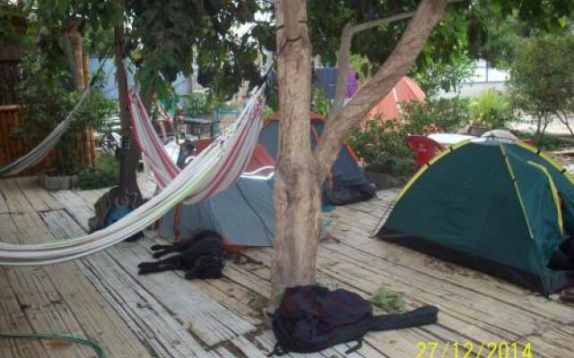 Hostal Camping Beach