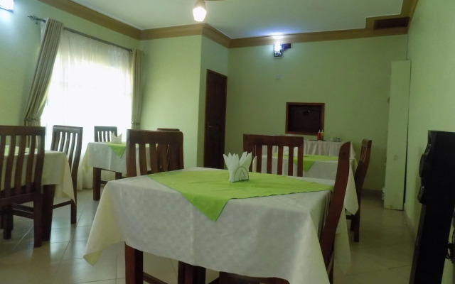 Deluxe Hotel - Ishaka