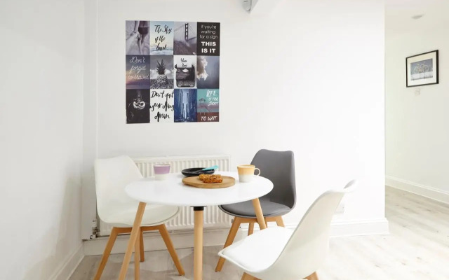 Stylish, spacious flat with private parking
