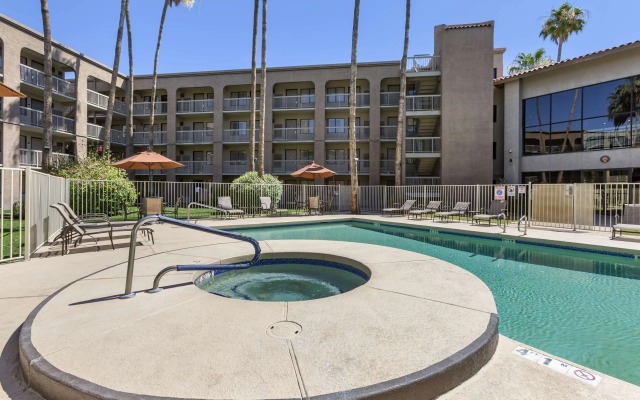 Best Western Plus Scottsdale Thunderbird Suites