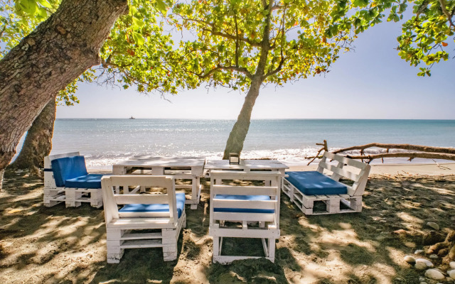 Coconut Paradise Beach Hotel