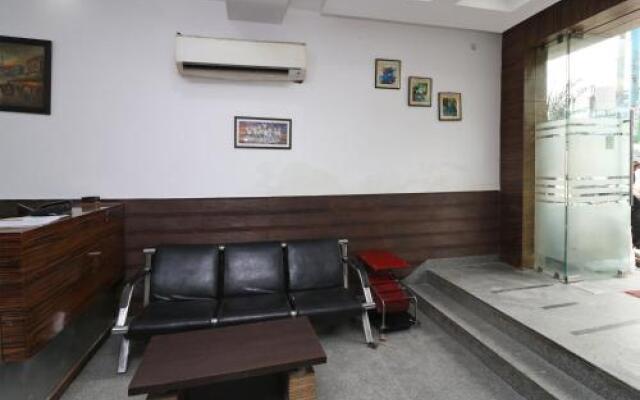 ADB Rooms Glance Inn Laxmi Nagar