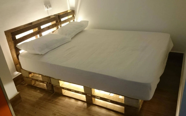 Halo Hostel
