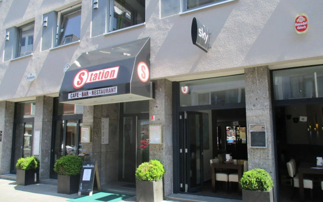 Station Hostel For Backpackers