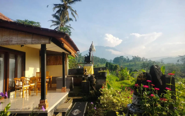 Bukit Luah Sidemen Guesthouse