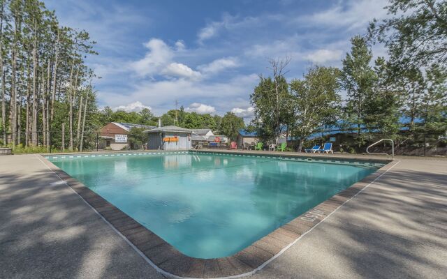 Jolly Roger Inn & Resort