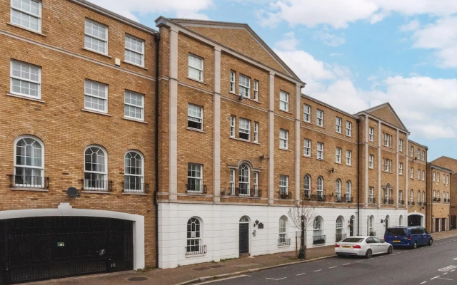 Rotherhithe Riverside Flat