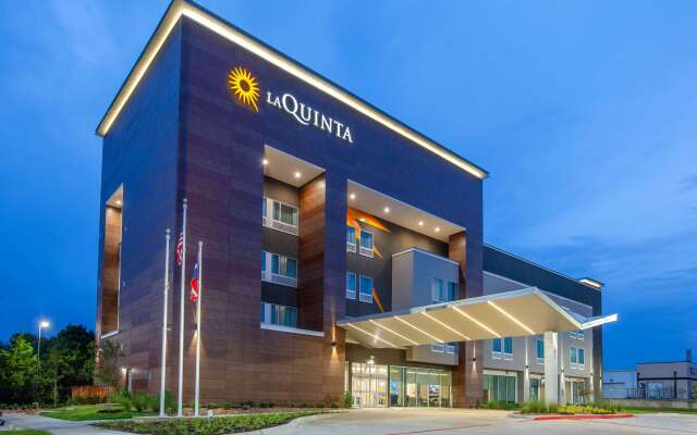 La Quinta Inn & Suites by Wyndham Dallas Duncanville