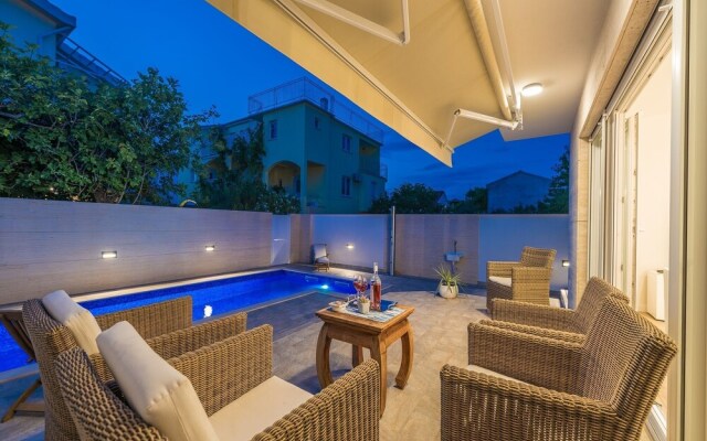 Modern Villa in Privlaka With Swimming Pool