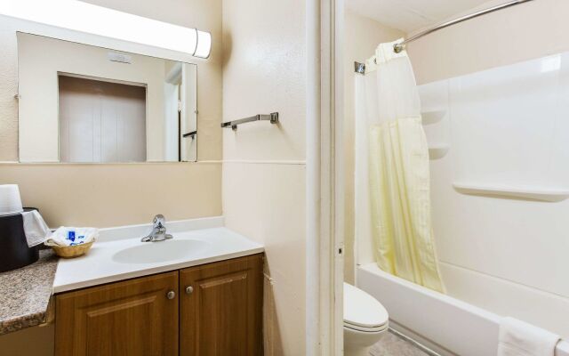 Rodeway Inn & Suites Raton