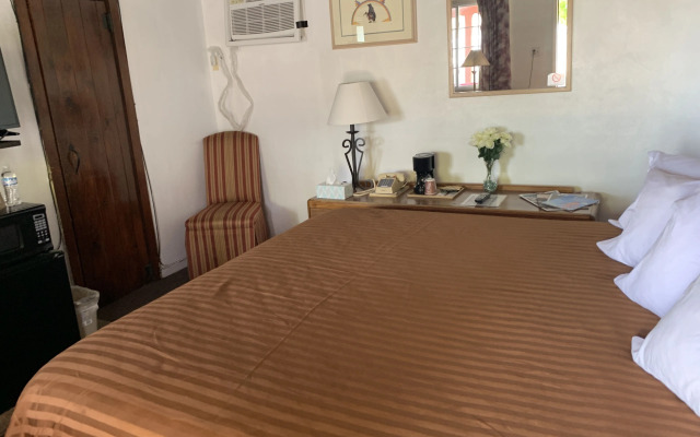 Cottonwood Court Motel