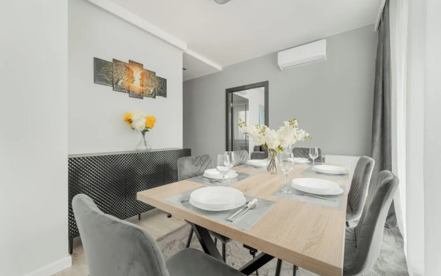 Białowieska Apartment Wrocław by Renters