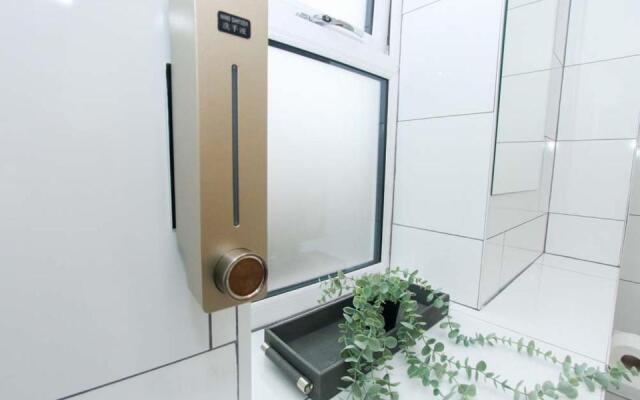 No25-Luxe Living Guest House- 2 Bed-WIFI-Free Parking-City- Beach