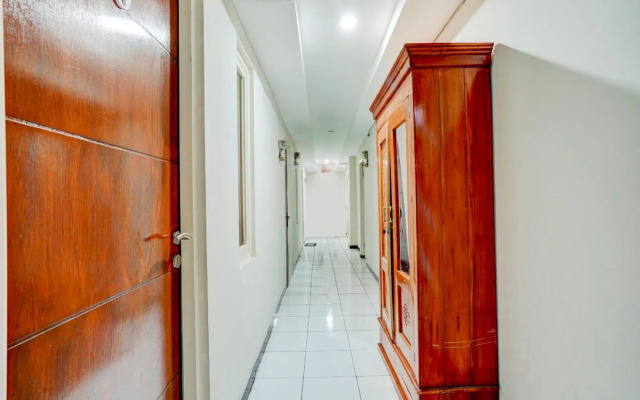 OYO Life 2083 Tambakbening Residence