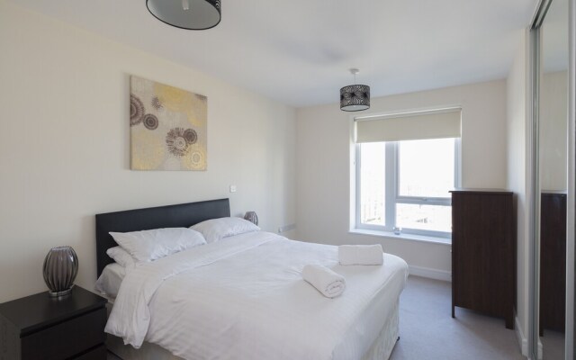 The Pier Apartment 2 With Balcony and Parking