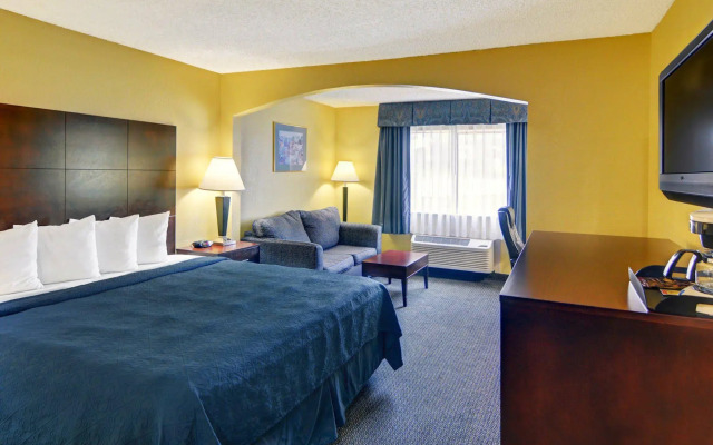 Quality Inn & Suites Grand Prairie South