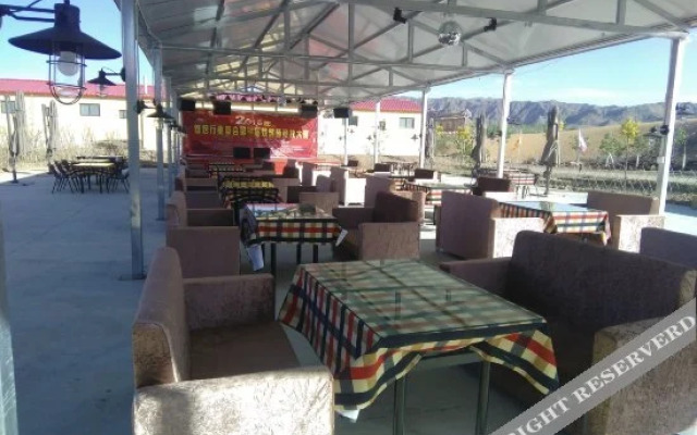 Shapotou Yanran Hostel