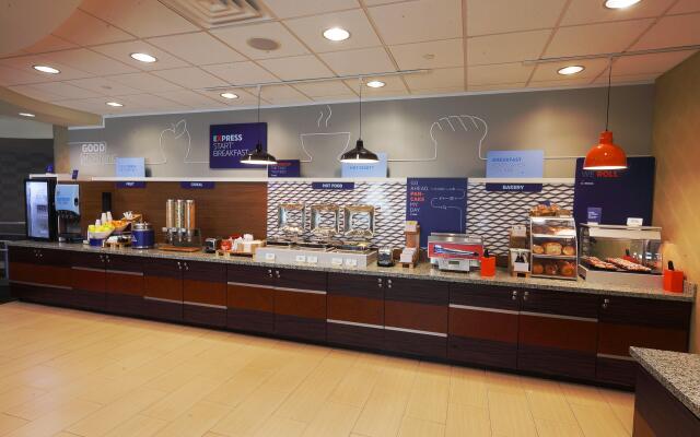 Holiday Inn Express & Suites Pittsburgh West - Greentree by IHG