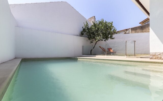 Parede Villa With Pool by Homing