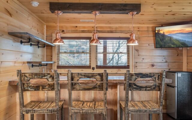 Smoky's Grand View 5 Bedroom Home