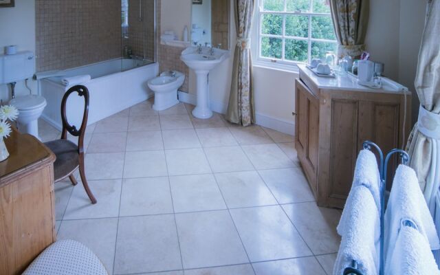 S. Howard Bed & Breakfast