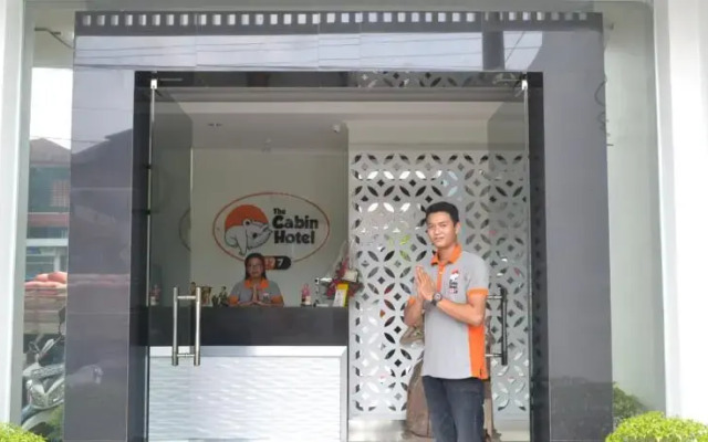 Cabin Hotel F77