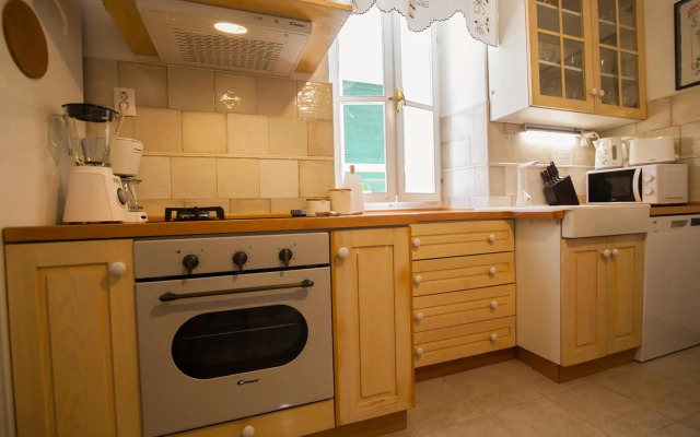 Apartment House Art Bol