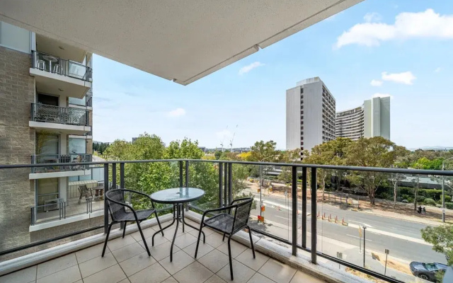 Stylish 1-bed Flat With Pool, BBQ & Sauna Access