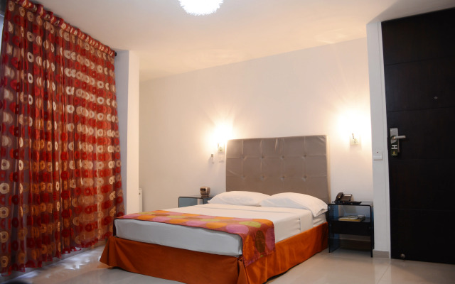 Hotel Calima Real