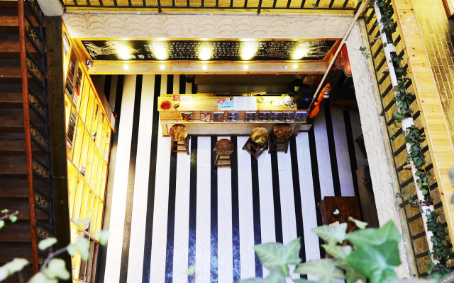 Lhasa Shengcheng Bookstore Inn (Jokhang Temple Barkhor Street Branch)