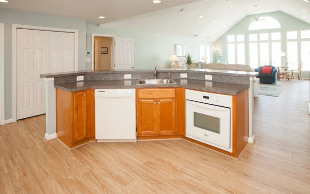 Hang Ten - 10 Br Home