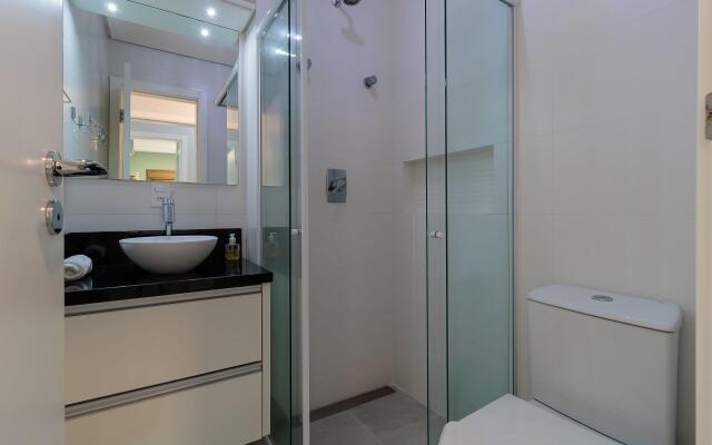 Apto luxuoso a 230m da praia de Jurerê VJE301